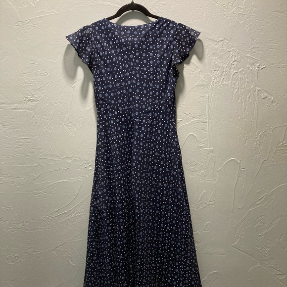 JG Hook
2P
Blue Dress with white polka dots - Picture 6 of 9